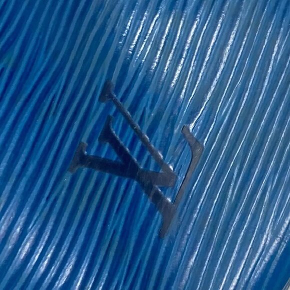 LOUIS VUITTON Epi Petit Noe drawstring Bicolor Shoulder Bag - Picture 9 of 16